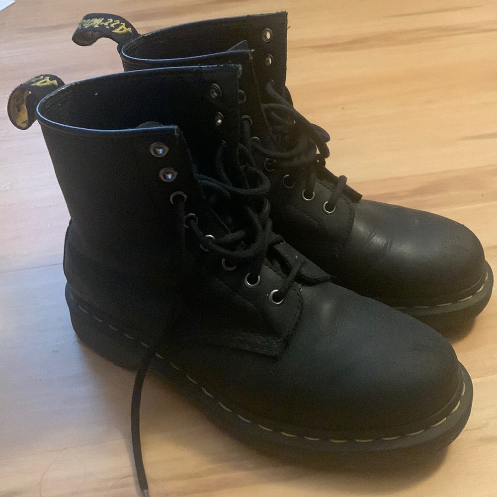 Doc Martens Combat Boots 1460, AW004 Smooth Hardlife, Women’s 8/Men’s 7